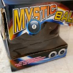 Játék Mystic 8 ball, amint azt DierenPark Amersfoort az iLost segítségével jelentette.