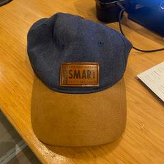 Gorra de beisbol Blue and brown cap, segons ha informat Amsterdam ID Aparthotel mitjançant iLost