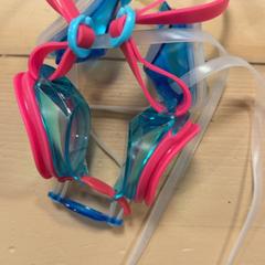 Úszószemüveg 2 stuks, amint azt Familie Resort Molenwaard az iLost segítségével jelentette.