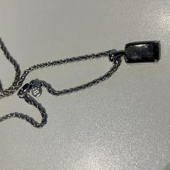 Halskjede, som rapportert av Inntel Hotels Amsterdam Landmark ved bruk av iLost