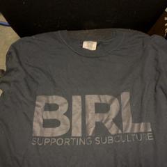 T shirt, amint azt KABUL à GoGo / Teatro az iLost segítségével jelentette.