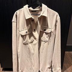 Chaqueta beige jasje, segundo informou Van der Valk Hotel Veenendaal usando iLost