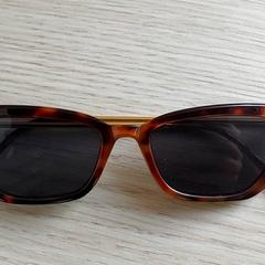 Betaurrekoak - Zonnenbril, gisa salatu by Centraal magazijn iLost erabiliz