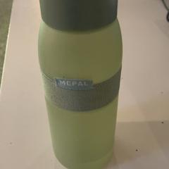 Bouteille d'eau, a été signalé par Pathé Zaandam utilisant iLost