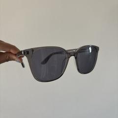 John Jacob’s grey sunglasses, ako bolo nahlásené iLost