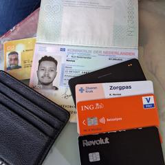 Pashouder met inhoud, som rapporterats till iLost