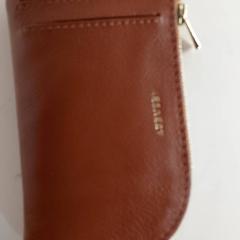 Card holder, as reported by Regio Antwerpen - Brussel using iLost