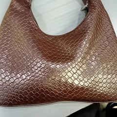 Casaco de mulher, como reportado por Qbuzz GD Groningen HS utilizando o iLost