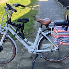 自転車 Gazelle Wit, bruin zadel, Fietstas がiLostで Fietsdepot Meierijstad によって報告されました