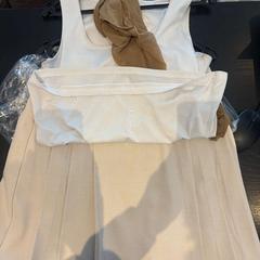 Rokje met blouse beige wit met hemdje en cousen, zgłoszono przez Van der Valk Hotel Amsterdam-Amstel przy użyciu iLost