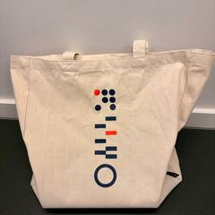 Totebag, como reportado por Universiteitsbibliotheek Universiteitskwartier utilizando o iLost
