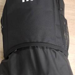 Hátizsák Zwart, amint azt EBS Spijkenisse az iLost segítségével jelentette.