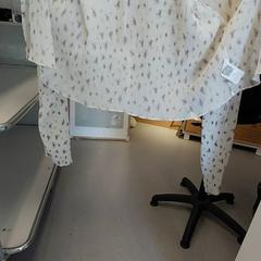 Väst Blanc avec fleurs violettes, rapporterat av IKEA Paris - Rivoli med iLost