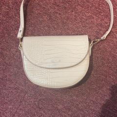 Handtas, ha sido reportado por Arriva Achterhoek-Rivierenland con iLost