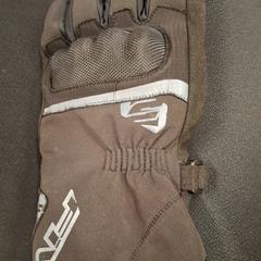 Gant de moto Noir main droite, ha sido reportado por IKEA Marseille La Valentine con iLost