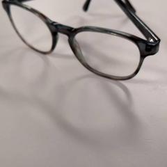 Lunettes de lecture Groenbruin, a été signalé par IKEA Amsterdam utilisant iLost