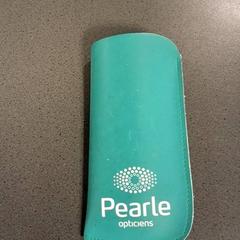 Portaocchiali con occhiali, come riportato da Breng Nijmegen utilizzando iLost