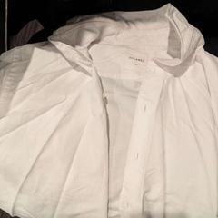 Blusa, como reportado por Inntel Hotels Utrecht Centre utilizando o iLost