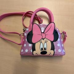 Dětská školní taška, ako bolo nahlásené RET pomocou iLost