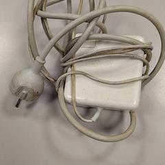 Macbook -laddare, rapporterat av Vrije Universiteit Amsterdam med iLost