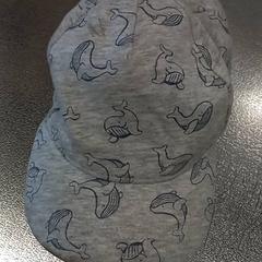 Gyermek sapka Barn Grå med valar, amint azt IKEA Karlstad az iLost segítségével jelentette.