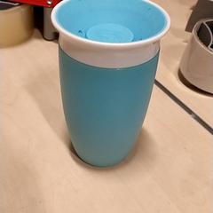 Menaje y alimentación met inhoud, ha sido reportado por IKEA Zwolle con iLost