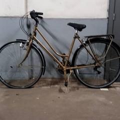 Női kerékpár Onbekend Goud, amint azt Fietsdepot Hasselt az iLost segítségével jelentette.