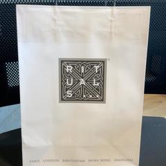 İLost kullanarak Designer Outlet Roosendaal tarafından bildirildiği gibi Çanta