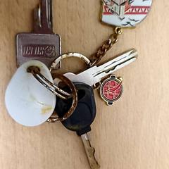 Portachiavi 2 hangers eraan, come riportato da Qbuzz GD Groningen Peizerweg utilizzando iLost