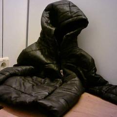 Jacka zwart, kinderjas,, rapporterat av Bobbejaanland med iLost