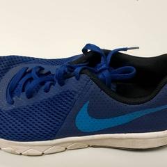 Kleding Sportschoen, segons ha informat Regio West-Vlaanderen mitjançant iLost