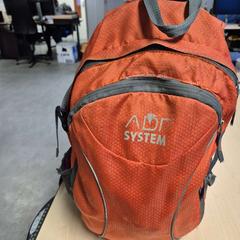 Zaino Oranje System, come riportato da Connexxion Zeeland utilizzando iLost