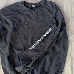 Trui zwart Vermilion Atelier, segundo informou a iLost