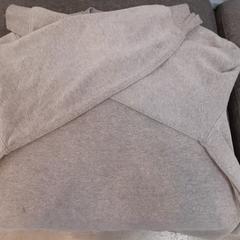Pull adulte gris, gemeldet von IKEA Strasbourg über iLost