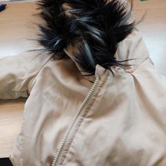 Chaqueta beige, ha sido reportado por Centraal magazijn con iLost