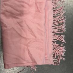 Scarf, zoals gemeld door IKEA Anderlecht (Brussels) met iLost