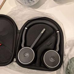 Auriculares, segundo informou Inntel Hotels Utrecht Centre usando iLost