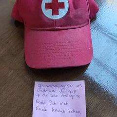 Gorra Rood met Rode Kruis erop, ha sido reportado por Bibliotheek Neude (Utrecht) con iLost