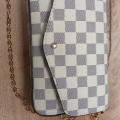 Dame bag, som rapportert av Pouw Vervoer ved bruk av iLost