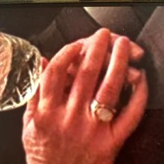 Zilveren ring met witte maansteen, iLost에 보고됨