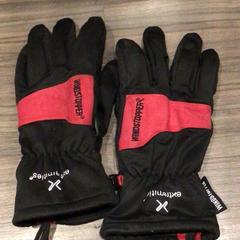 Gloves Handschoenen, windstopper, zwart/rood, as reported by Van der Valk Hotel Zwolle using iLost