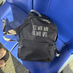 Zwarte rugzak, jak bylo nahlášeno na iLost