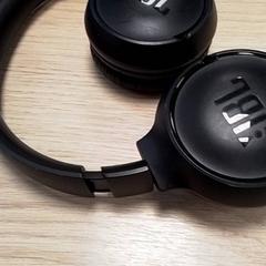 Fejhallgató Zwart, amint azt Qbuzz Fryslân az iLost segítségével jelentette.