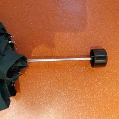 Parapluie pliant vert, a été signalé par TCL utilisant iLost