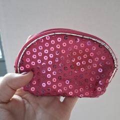 Roze etui pippa, como reportado ao iLost