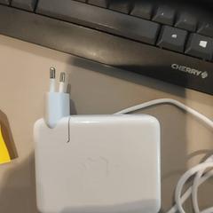Adaptér White, jak nahlášeno TU/e - Receptie Neuron pomocí iLost