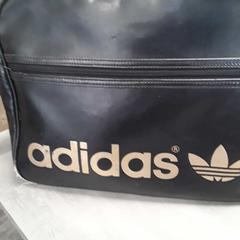 Tas Adidas Tel, como reportado por Arriva Friesland / Groningen utilizando o iLost