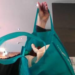 トートバッグ Türkise tasche Trageaesche がiLostで MEININGER Hotel Hamburg City Center によって報告されました