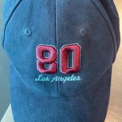 Bejzbalová čiapka blauw  “80 Los Angeles”, ako bolo nahlásené Burgers' Zoo pomocou iLost