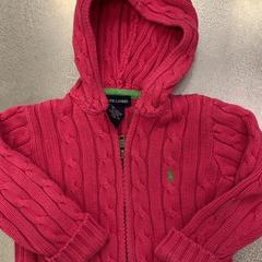 كنزة صوفية، كما تم الإبلاغ عنه بواسطة IKEA Tokyo-Bay عبر iLost